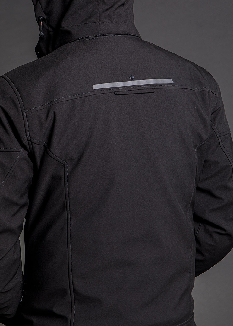 773x1080-BOLTON-detalle-Reflective-strips-to-increase-night-visibility